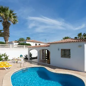 Villa Casa Amarilla Sunny With Heated Pool, San Miguel de Abona